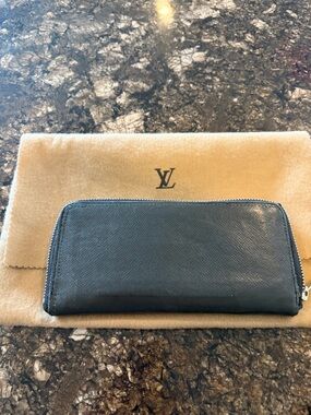 Louis Vuitton Black Leather Zip Wallet with Dust Bag